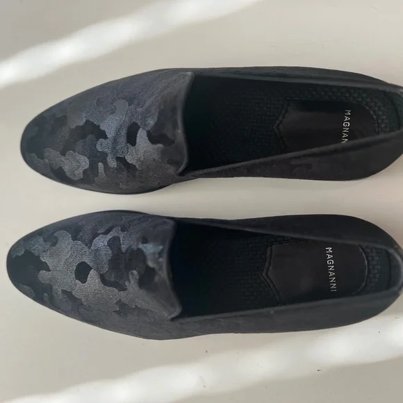 Magnanni | Shoes | Magnanni Black Velvet Camo Loafers Brand  display picture 2